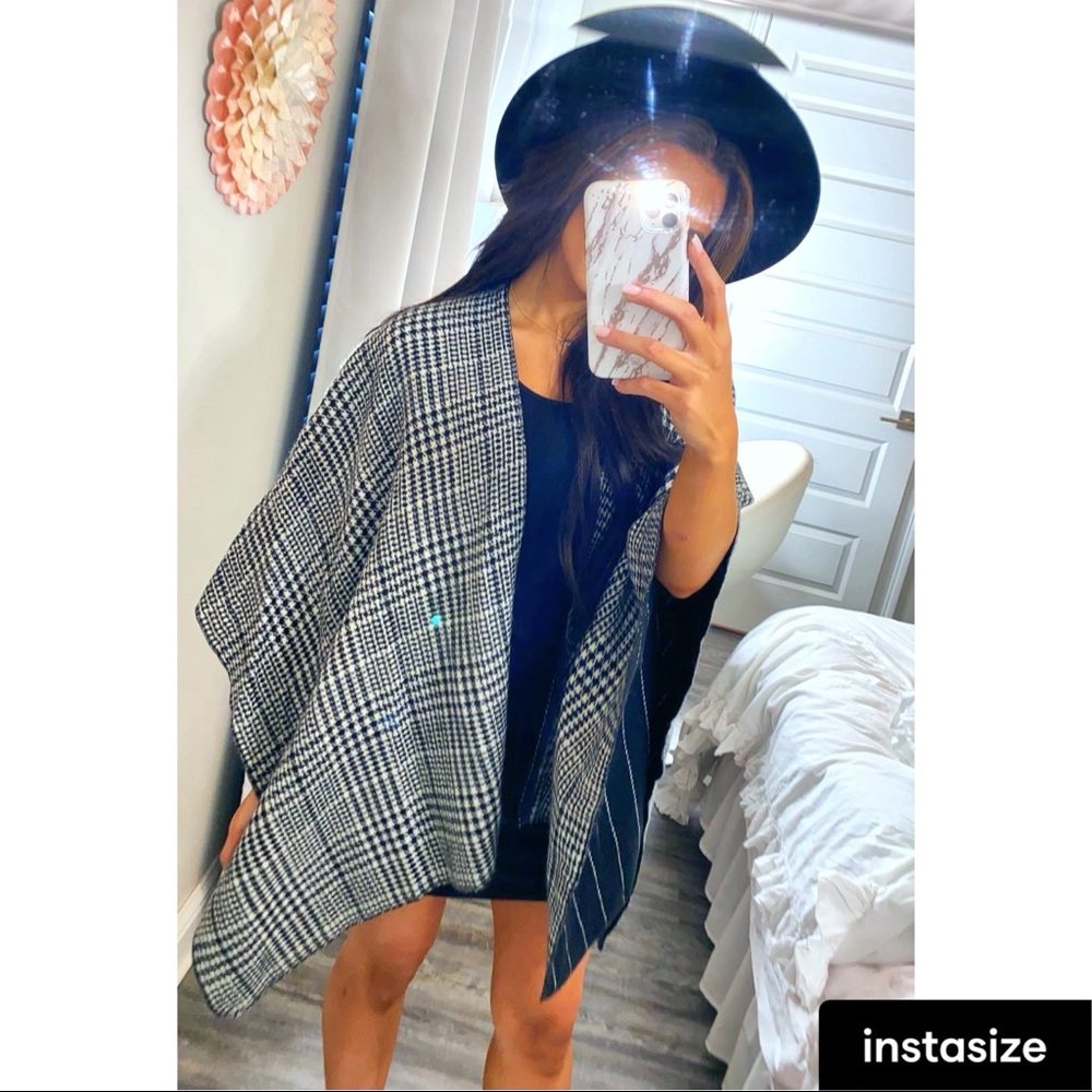 Reversible Black and White Printed Poncho